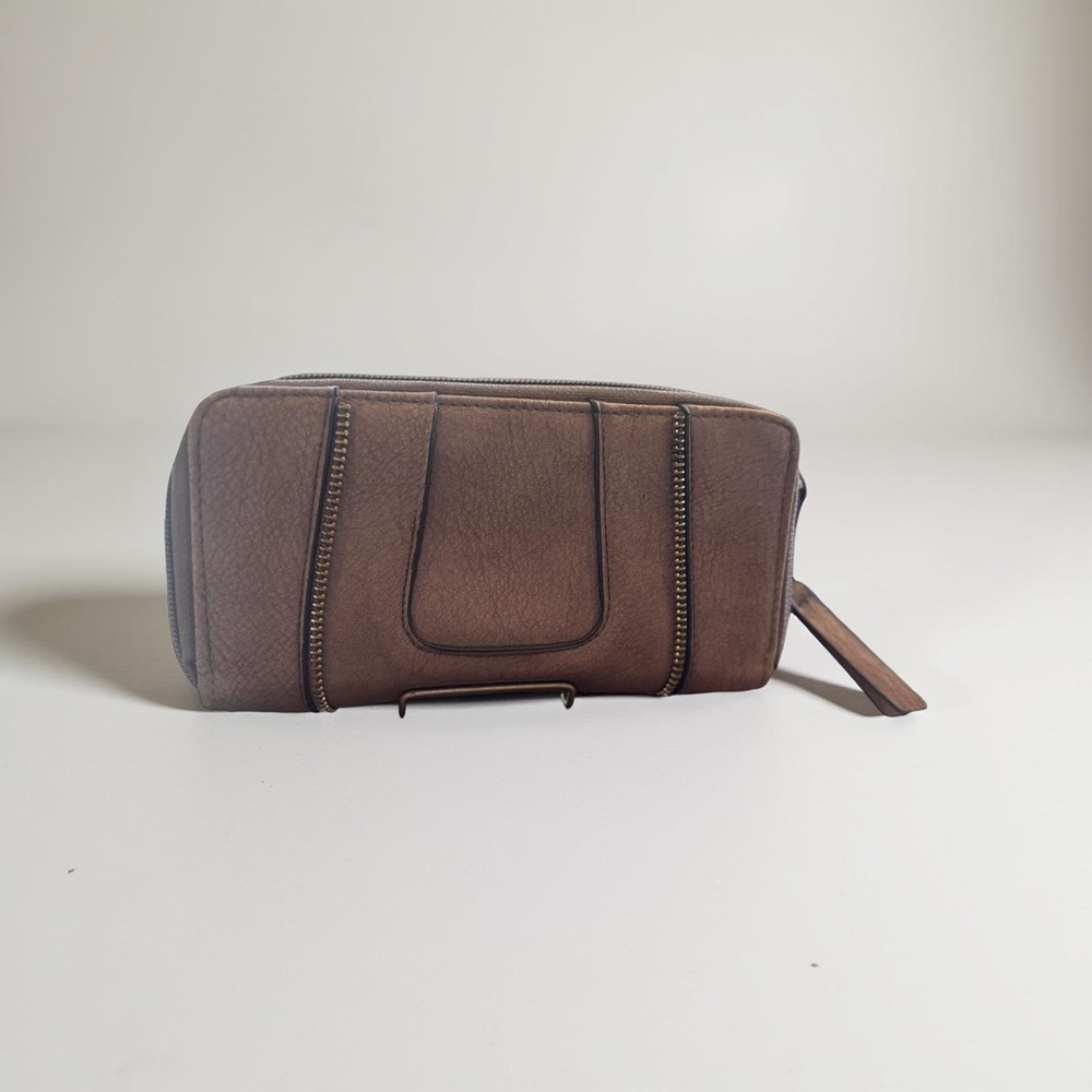 Max Studio Chic Tan Women's Bifold Wallet